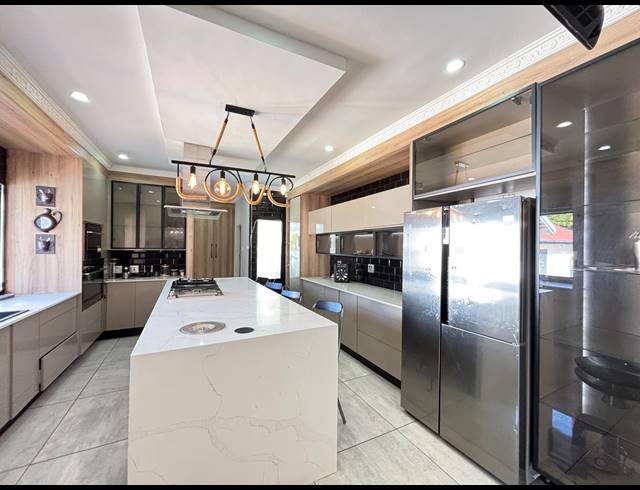 5 BEDROOM HOUSE FOR SALE IN WATERKLOOF RIDGE